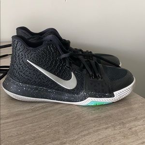 NIKE x KYRIE IRVING KIDS BASKETBALL SHOES